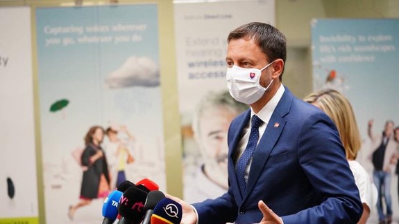 Premiér Heger: Povinné očkovanie je podľa analýzy možné na Slovensku zaviesť - kedy to bude aktuálne?