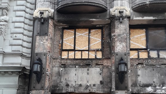 Začína sa oprava historickej budovy na Hlavnom námestí, ktorú poškodil požiar