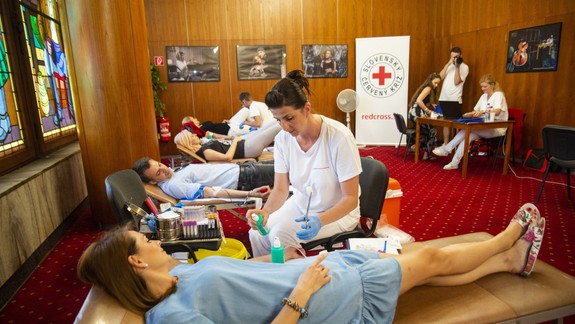 V divadlách tiekla krv, ktorá zachráni životy