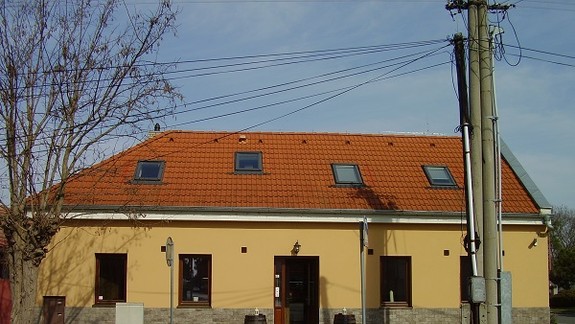 Pri dopravnej nehode v Rusovciach sa ťažko zranila 61-ročná chodkyňa 