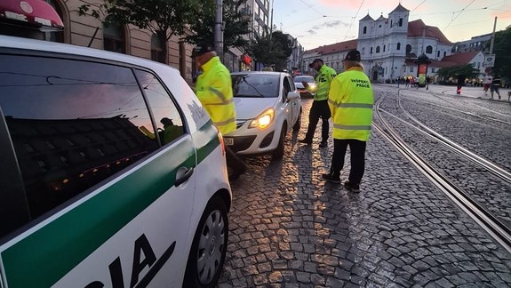 Polícia prichytila muža a ženu šoférujúcich pod vplyvom drog