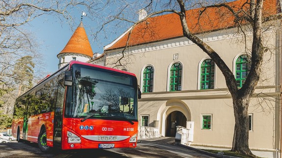 Pre návštevníkov festivalu Víno pod hviezdami sú aj tento rok pripravené nočné posilové spoje do Bratislavy, Senca a Modry