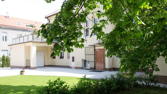 Staré Mesto hľadá miesto pre nové stromy aj v súkromných záhradách - aké benefity ponúka?