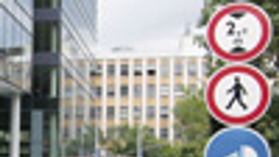 Parkovacích miest v centre mesta stále ubúda