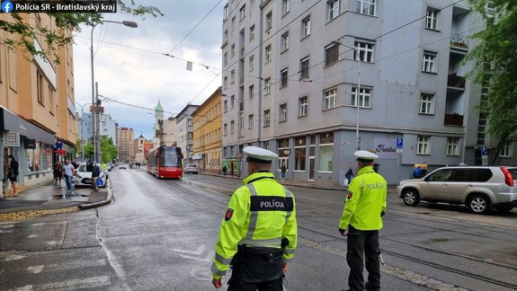 Polícia minulý týždeň uložila pre porušovanie opatrení pokuty za 5140 eur
