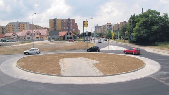 Problémovú novú kruhovú križovatku na Eisnerovej ulici už mesto prerobilo