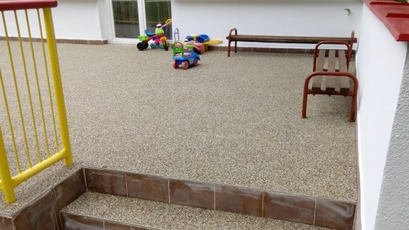 Ružinov vynovil terasy detských jaslí