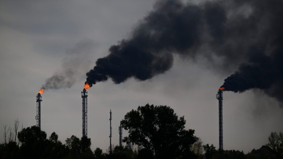 Slovnaft upozorňuje na možný zvýšený hluk i zápach z rafinérie