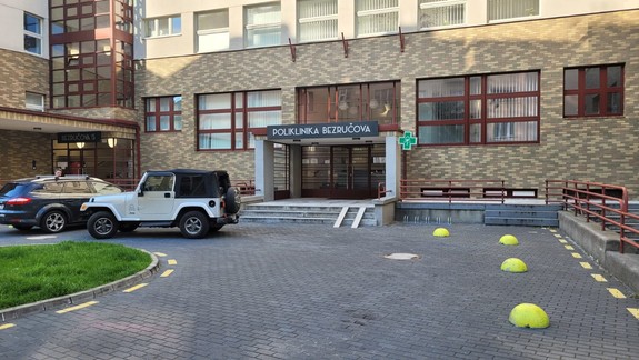 Dobrá správa: Bezbariérový prístup na Poliklinike Bezručova môžu začať realizovať