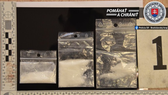 Polícia obvinila dvoch Bratislavčanov z drogovej trestnej činnosti - ich rajónom bola Petržalka...