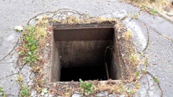 V Dúbravke zmiznú každý mesiac štyri poklopy