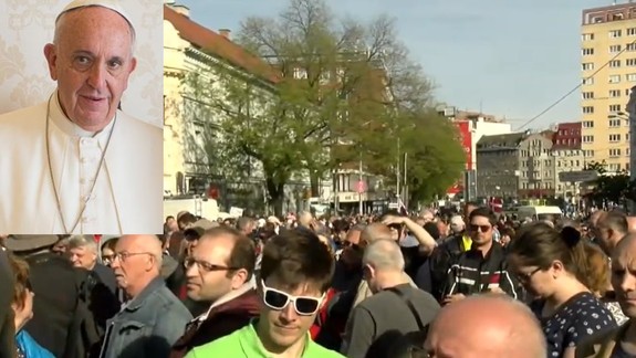 Súbežne s nedeľným príletom pápeža sa na Námestí SNP chystá protest za odluku cirkvi od štátu