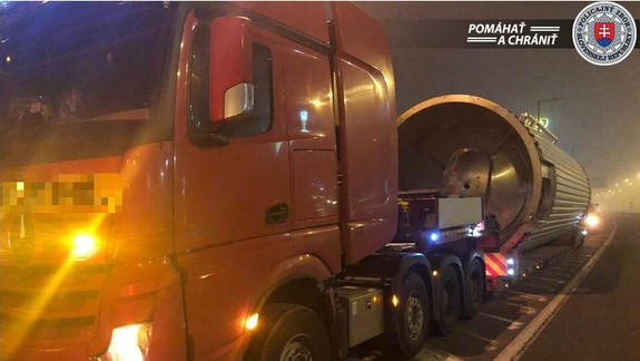Muž chcel vyriešiť chýbajúce povolenie na nadrozmerný náklad úplatkom