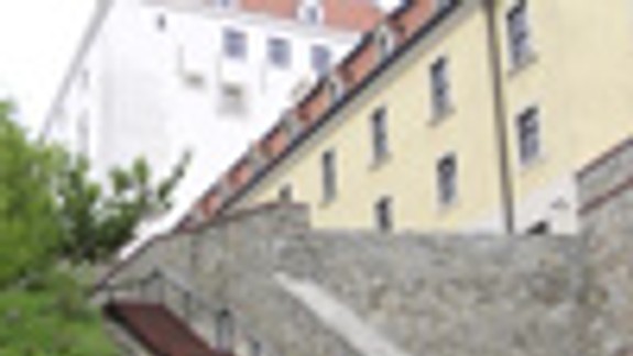 Na hrade pribudol dočasný obslužný chodník