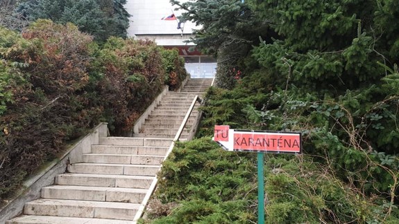 V Dúbravke sa objavil nápis, ktorý vystrašil obyvateľov - mestská časť žiadala od MV SR vysvetlenie...