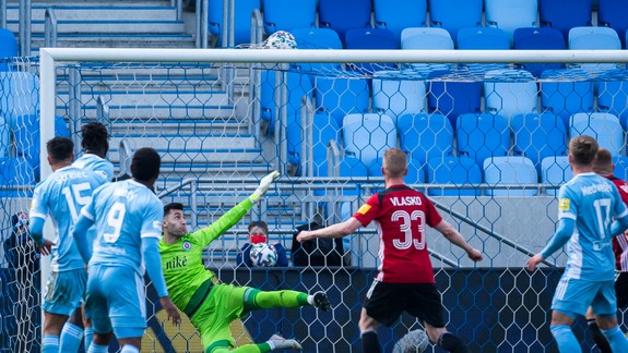 Futbalový Slovan derby s Trnavou nezvládol - na oslavy majstrovského titulu si ešte musí počkať
