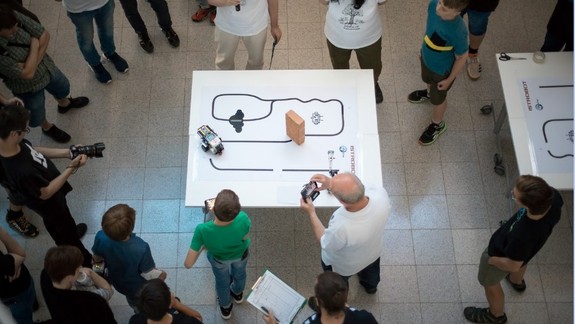 Roboty zvádzajú súboje, zápasia i v sumo: V Mlynskej doline sa koná súťaž Istrobot