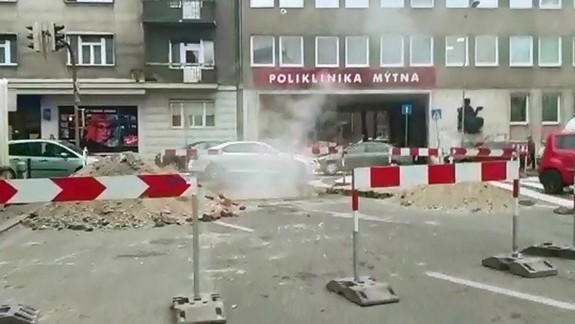 VIDEO: Dymiaca križovatka Vazovova - Mýtna. Poznáme príčinu