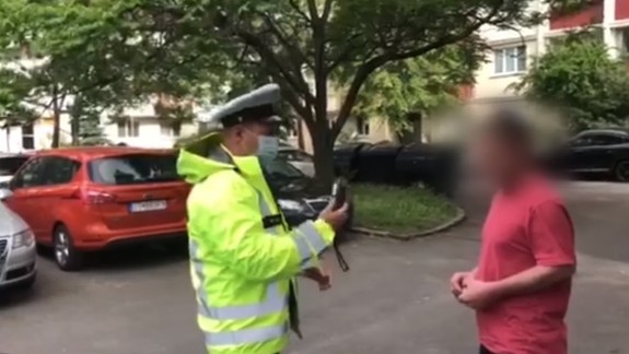 VIDEO: Alkohol za volantom opäť úradoval a nafúkať pred policajnou kamerou je iná hanba!