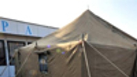 Bezdomovcov na noc prichýli stanový tábor