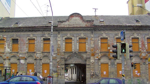 Na Námestí 1. mája zmizla časť budovy