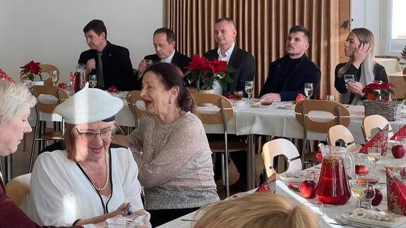 Dodržal tradíciu: Starosta Chren na Štedrý deň hostil osamelých seniorov z Ružinova