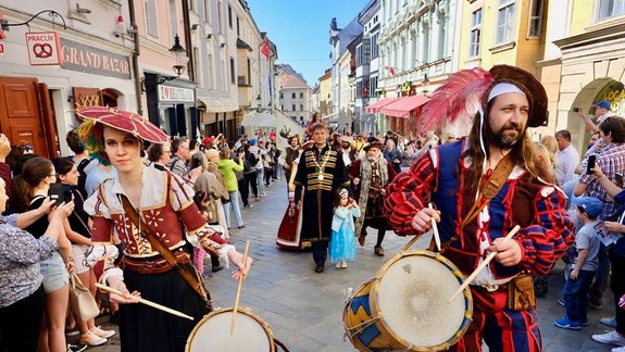 FOTO: Otvorením mestských brán sa začala letná turistická sezóna