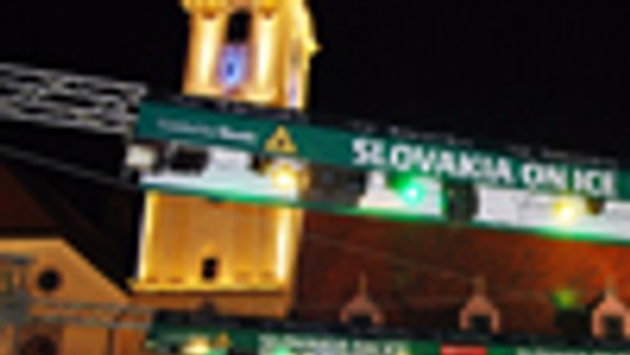 Hráči HC Slovan s fanúšikmi na Hlavnom námestí