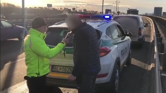 VIDEO: Vodič s viac ako dvoma promile brázdil diaľnicu