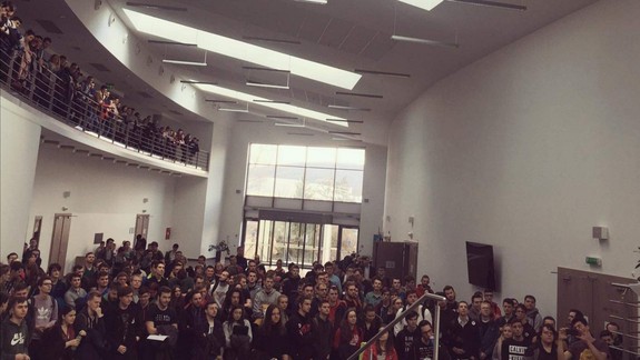 Vedenie FIIT STU sa pripravuje na ostrý štrajk 24 zamestnancov