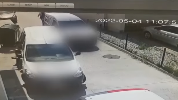 Pri cúvaní zrazil na Dacii chodkyňu, tá skončila so zraneniami v nemocnici