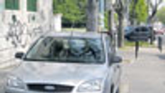 Parkovanie na priechodoch je aj vecou samosprávy