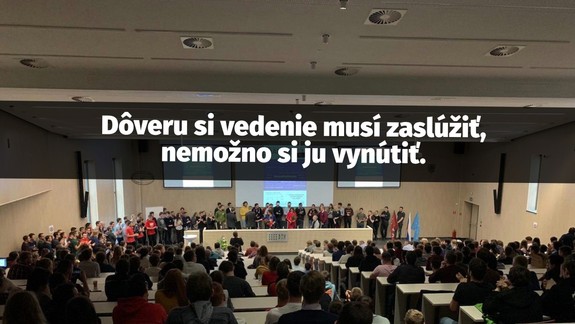 Časť zamestnancov FIIT STU pokračuje v štrajku aj druhý týždeň