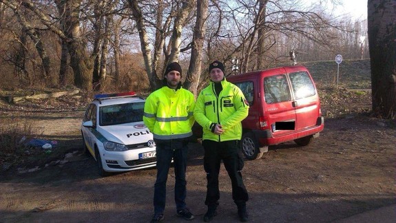 FOTO: Dopravní policajti a členovia Vodnej stráže kontrolovali prejazd vozidiel po hrádzi. Ako to dopadlo?