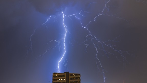 SHMÚ: Teploty výrazne prekročia tridsiatku, hrozia aj búrky s krúpami