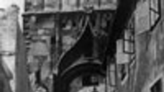 Do Hradu viedlo niekoľko brán