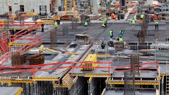Na stavbe autobusovej stanice sa zranil robotník