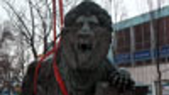 Socha leva je dole, budú ju reštaurovať