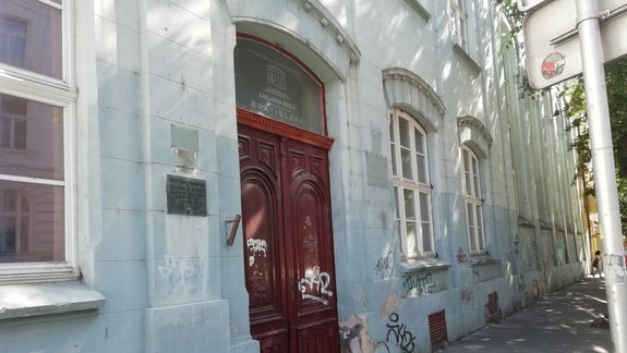 FOTO: Bývalým žiakom z Jesenského musí byť pri pohľade na ich chátrajúcu školu asi poriadne smutno!