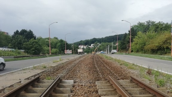 FOTO: Rekonštrukcia Karlovesko - dúbravskej radiály: Demontujú ďalšie koľajnice, budú ich prevážať cez mesto