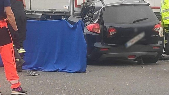 Diaľnicu D2 museli pre tragickú dopravnú nehodu uzavrieť