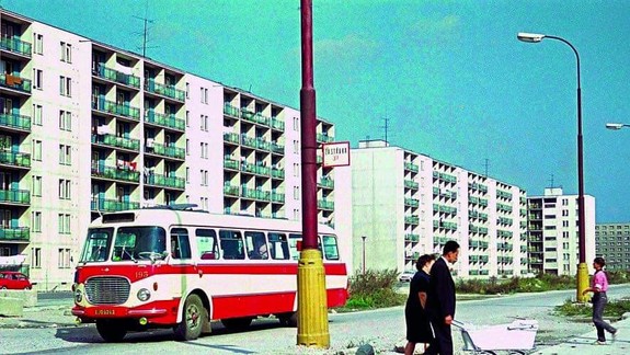 FOTO: Historické zábery na Ružinov – pamätáte si na hlavnú cestu bez električiek?