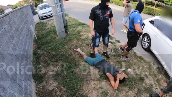 Marihuanu dovážali z Čiech a predávali v obci pri Senci: Polícii sa podarilo tento drogový biznis zastaviť