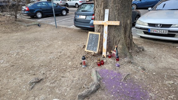 Smutné výročie: Pred tromi rokmi zabil opitý vodič na zastávke Zochova 5 mladých ľudí