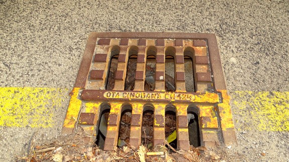 Karlova Ves vyčistí  viac ako 300 kanálových vpustov