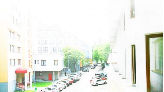 Bratislavčan sa vyhrážal útokom nožnicami a teraz mu hrozia 3 roky za mrežami