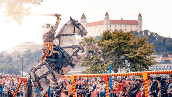 Vráťte sa do čias slávnej éry kráľov a rytierov vďaka Bratislavským korunovačným dňom