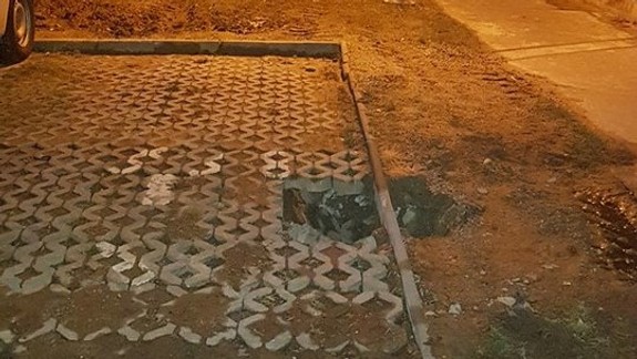 Sfušovaná robota: Pozor pri parkovaní v Devínskej Novej Vsi