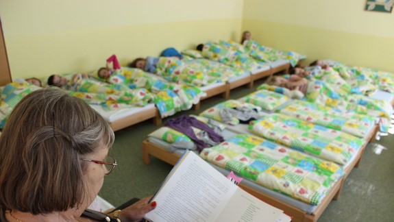 V Dúbravke chodia seniori čítať malým deťom do materských škôl