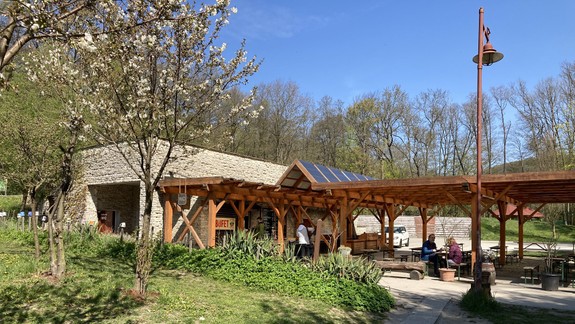 ZVRAT: Bufet Amfík na Partizánskej lúke pokračuje, Mestské lesy mu predĺžili zmluvu